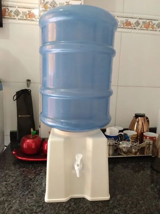 Suporte plástico com garrafao vazio - Foto 5