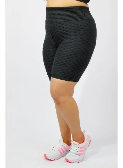 Bermuda em material bolha. Cor preta. Ideal para academia.