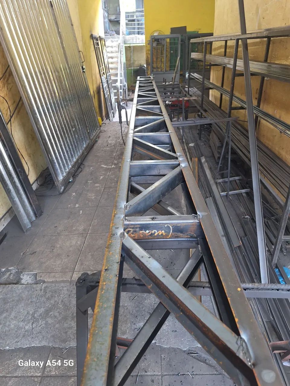 Vigas de aço para construção 6mt/30cm 3 polegadas chapa 14 = 560 cada - Foto 3