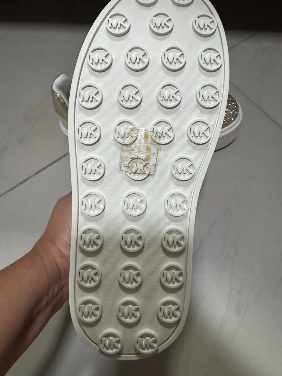 Tênis Michael Kors cristais dourados número 34 - Foto 3