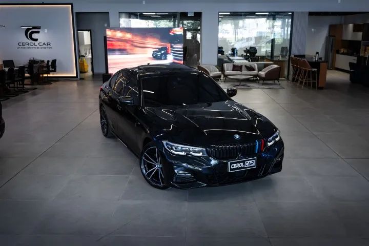 BMW 320i M Sport 2021 - All Black com Interna Conhaque