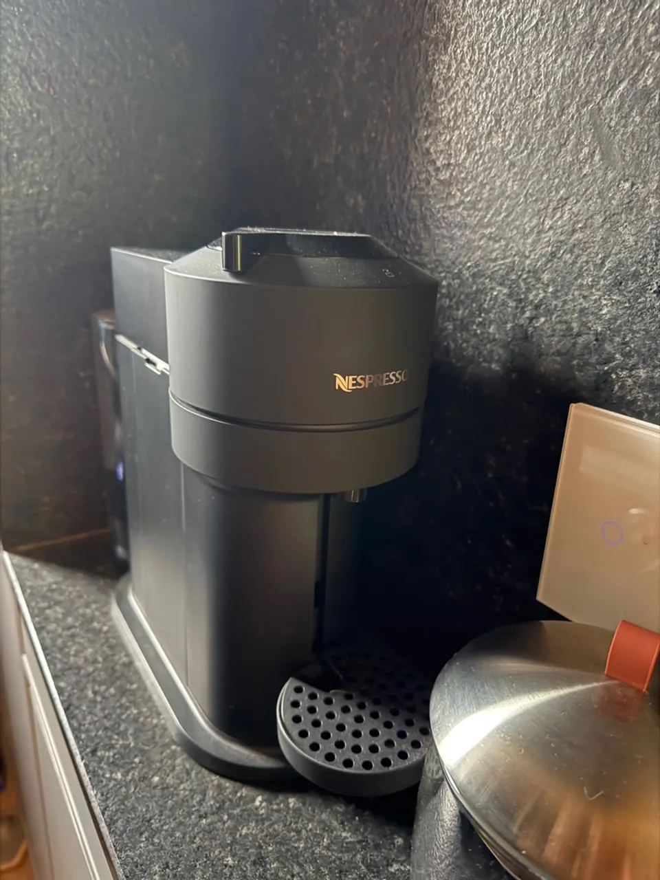 Cafeteira Nespresso - Design Moderno - SEMINOVO