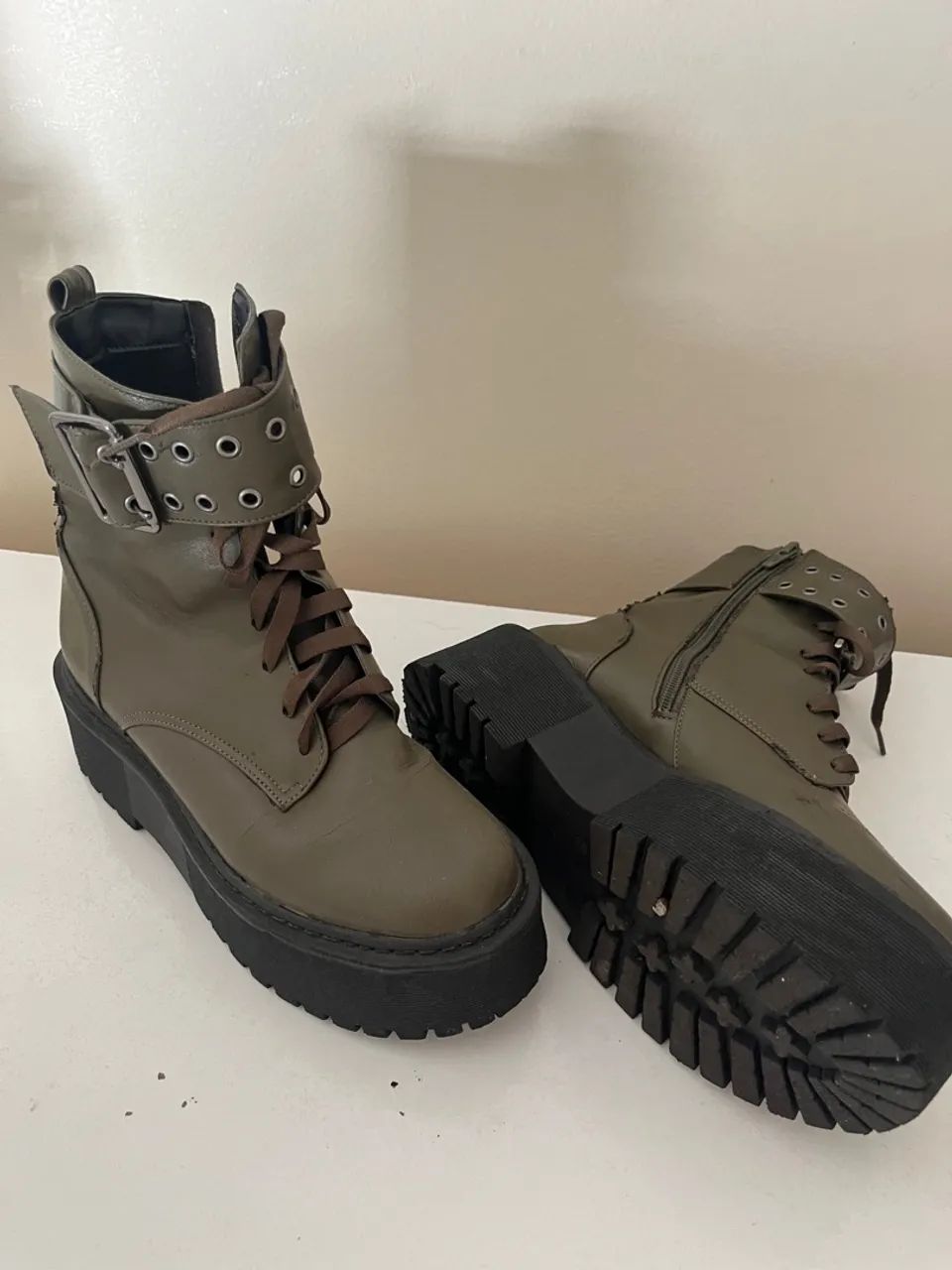 Botas plataforma verde militar - Foto 2
