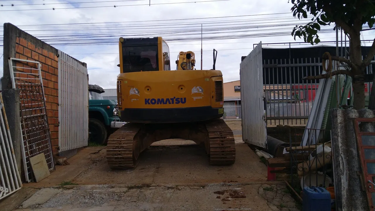 Escavadeira hidráulica komatsu pc138us