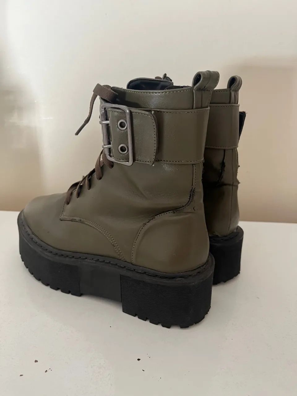 Botas plataforma verde militar - Foto 3