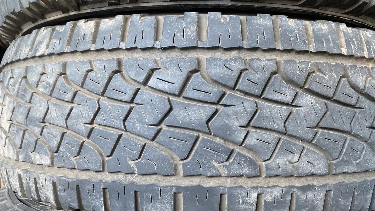 4 pneus 255/75/15 pirelli Scorpion  - Foto 2