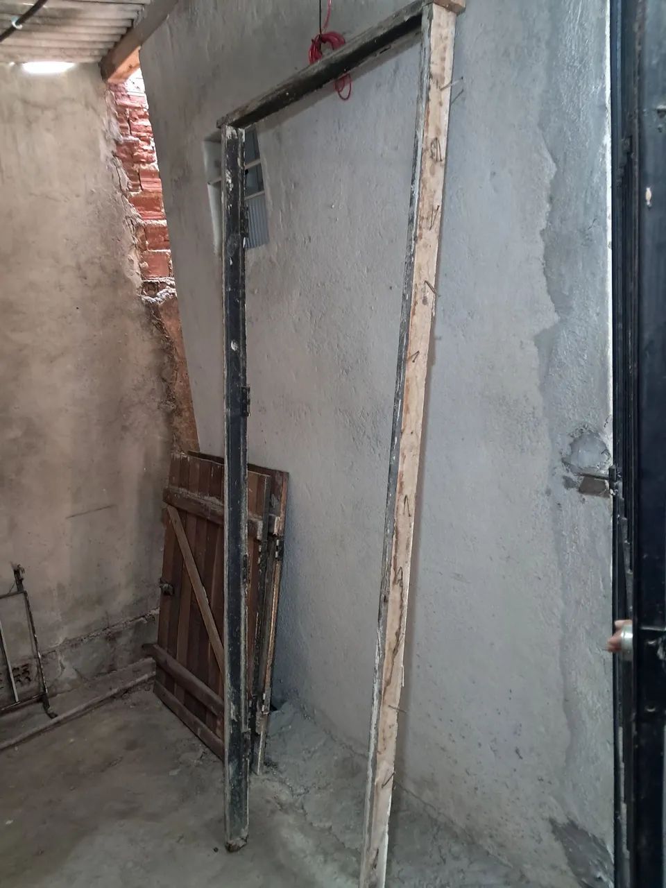 Porta de madeira maciça partes  com forro, em perfeito estado..  - Foto 4