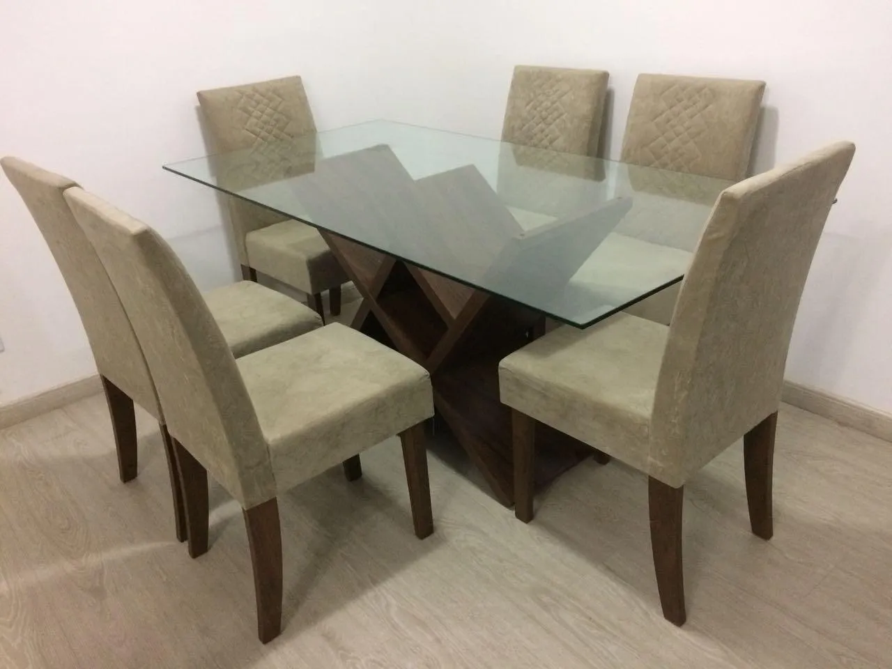 Mesa de Jantar com Tampo de Vidro e 6 Cadeiras