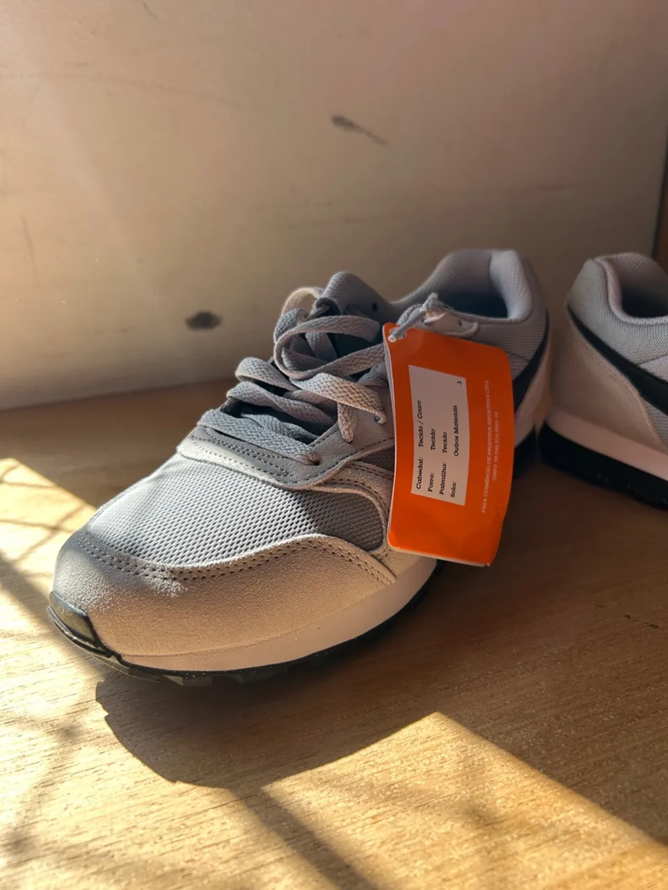 Tênis Esportivo Cinza - Conforto e Estilo