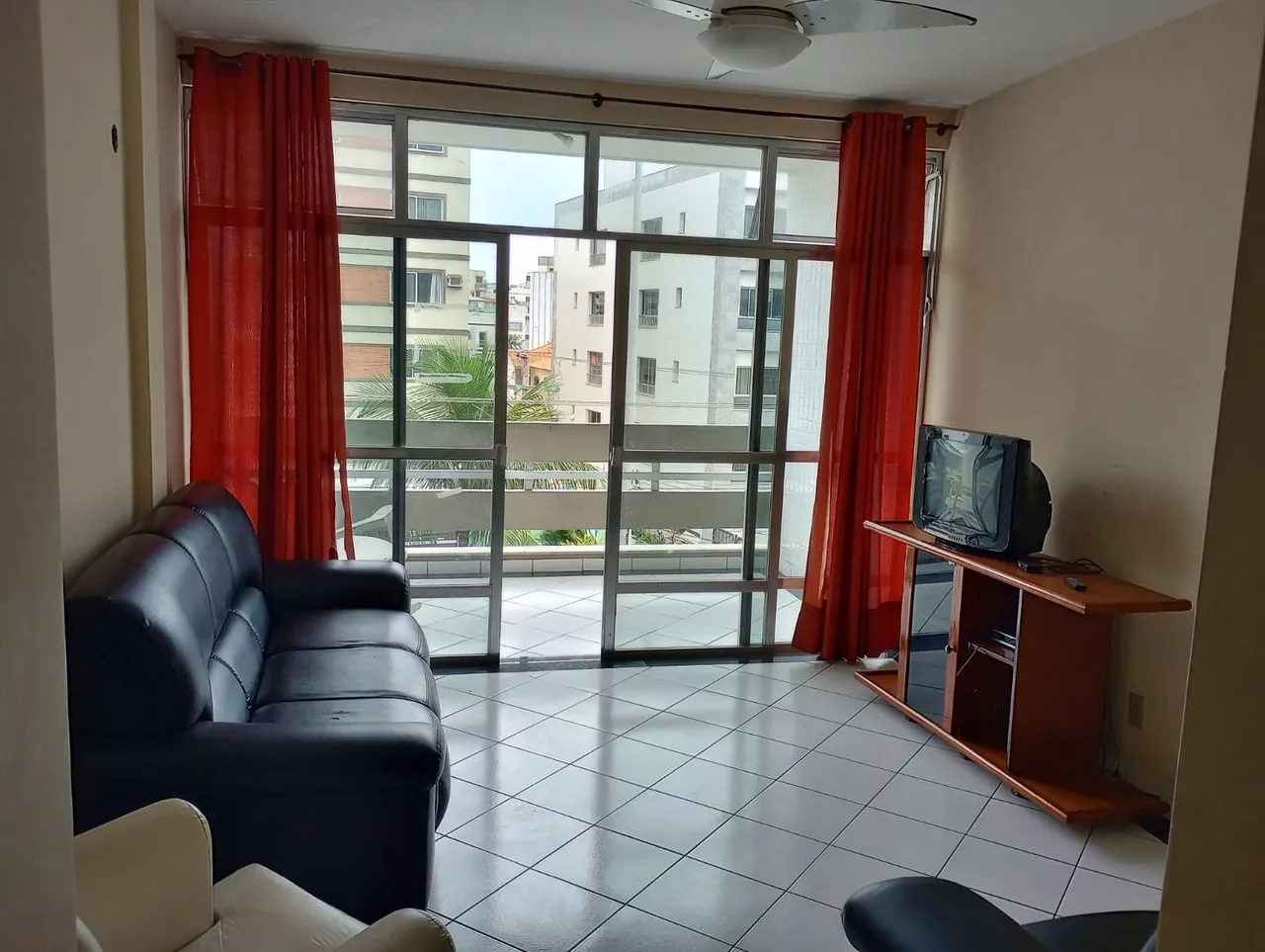 Cabo Frio/Praia do forte-Excelente apto 4 qtos, pé na areia, mobiliado. Condomínio infraes