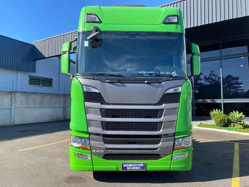 SCANIA CAMINHÃO A GÁS RH410 6X4 2022 - RETARDER, RODA DE ALUMÍNIO - Foto 2