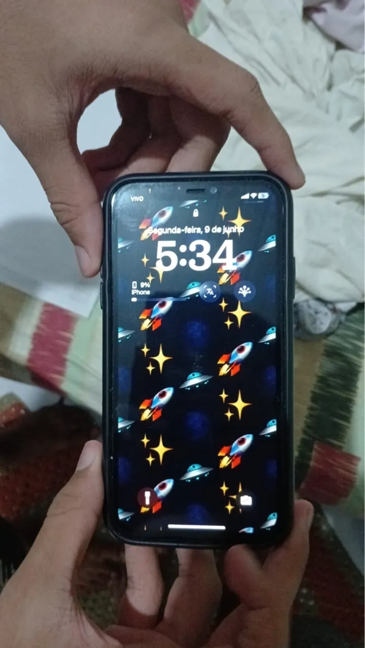Troco esse iPhone 11 com bateria trocada porém por uma original pelo um Samsung s21 ou s22