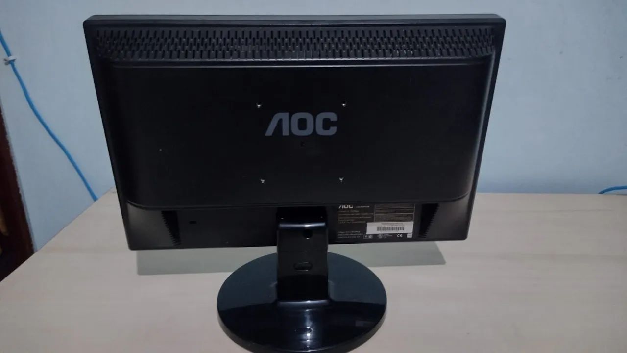 Monitor AOC 1619Swa 15.6" LCD Widescreen VGA (Good Condition)64396507541634121