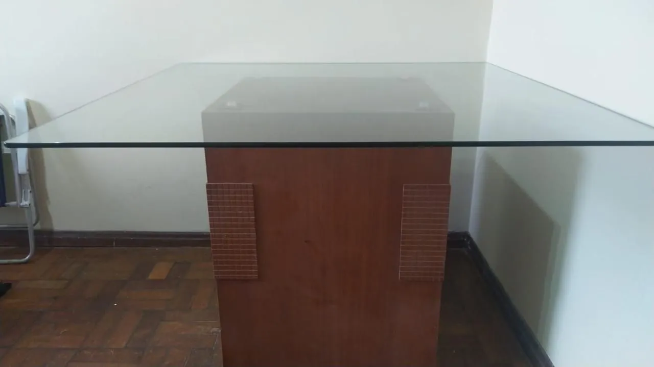 Mesa de Jantar de Vidro com Base de Madeira c/cadeiras