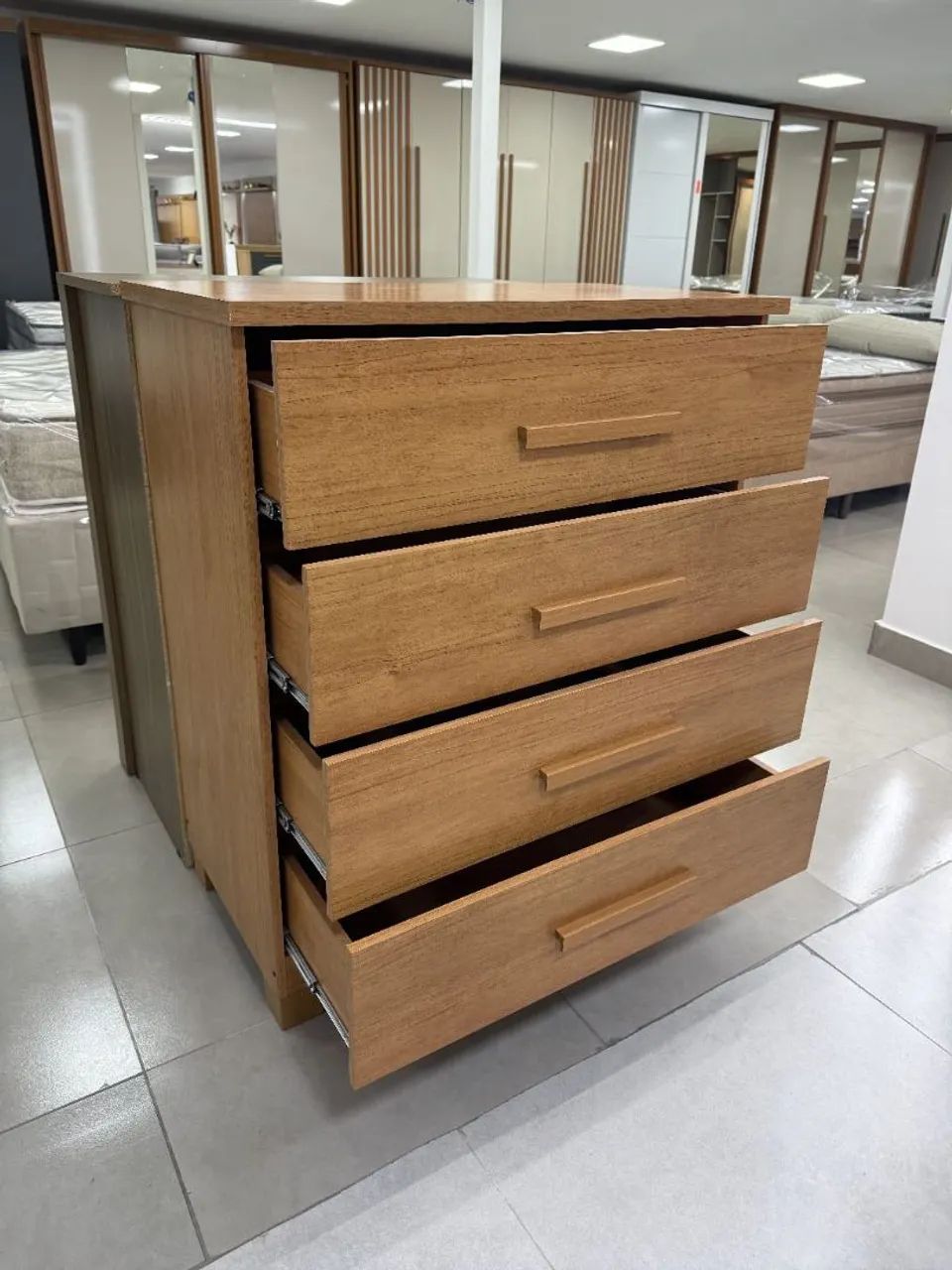 Cômoda 4 gavetas