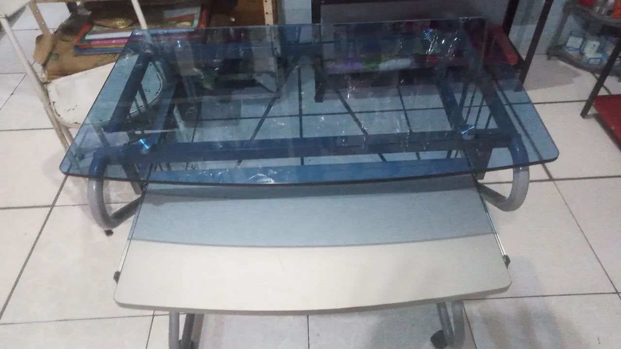 Escrivaninha com tampo de vidro azul - Foto 3