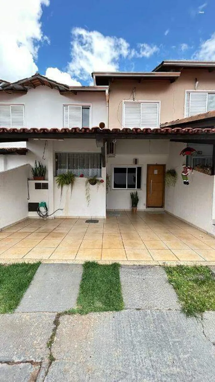 Sobrado à venda em condomínio fechado 190 m² | 4 quartos, piscina e churrasqueira