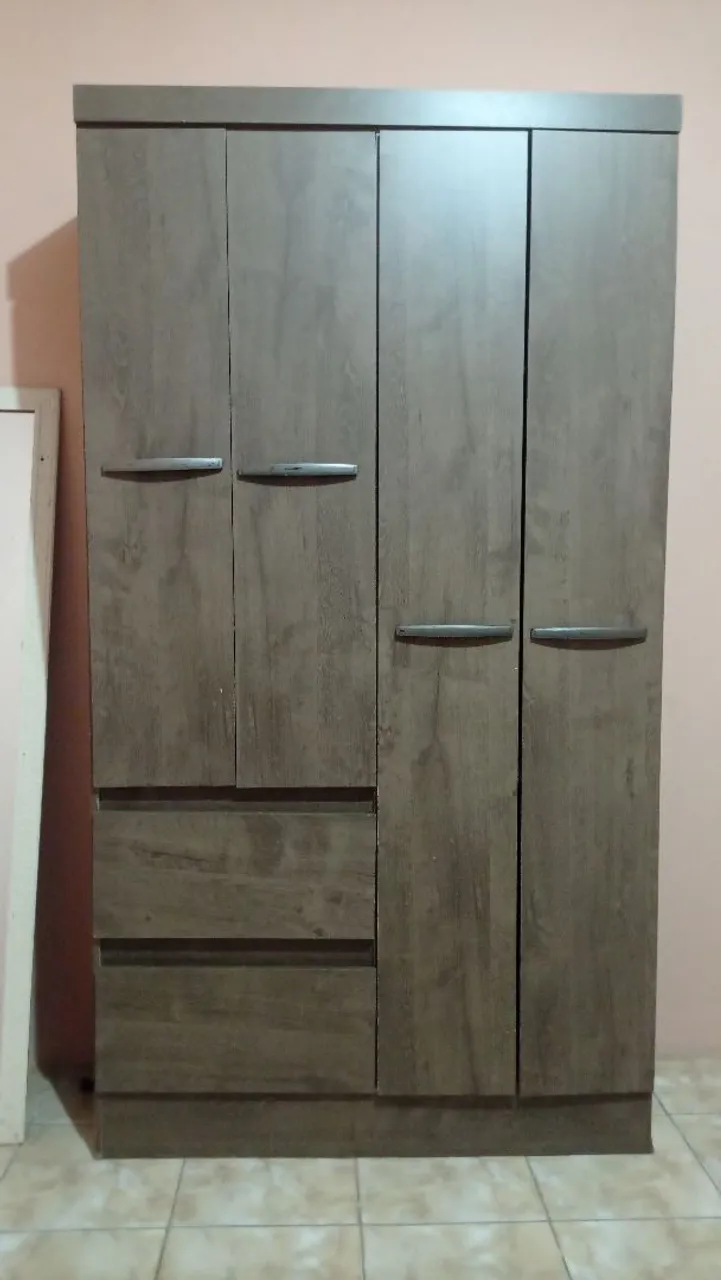 Guarda-Roupa Amadeirado - Ótimo Estado