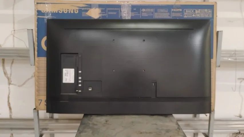 Televisão Samsung 50", nova, com tela quebrada. Valor: 300,00 reais.  - Foto 2