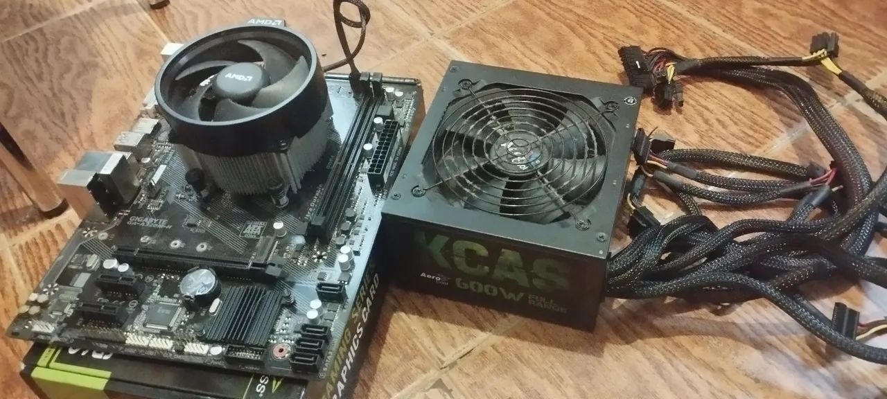 Placa-mãe A320m-H Gigabyte + Processador Ryzen 5 3400G + Fonte Aerocool KCAS 600W