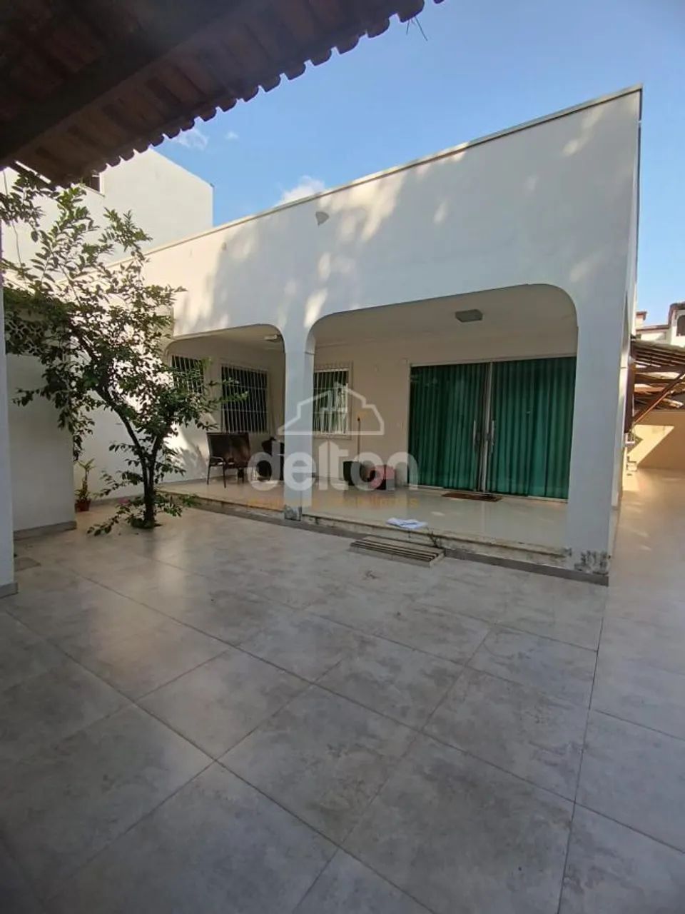 Casa para Venda em Governador Valadares, centro, 3 dormitórios, 1 suíte, 4 banheiros, 2