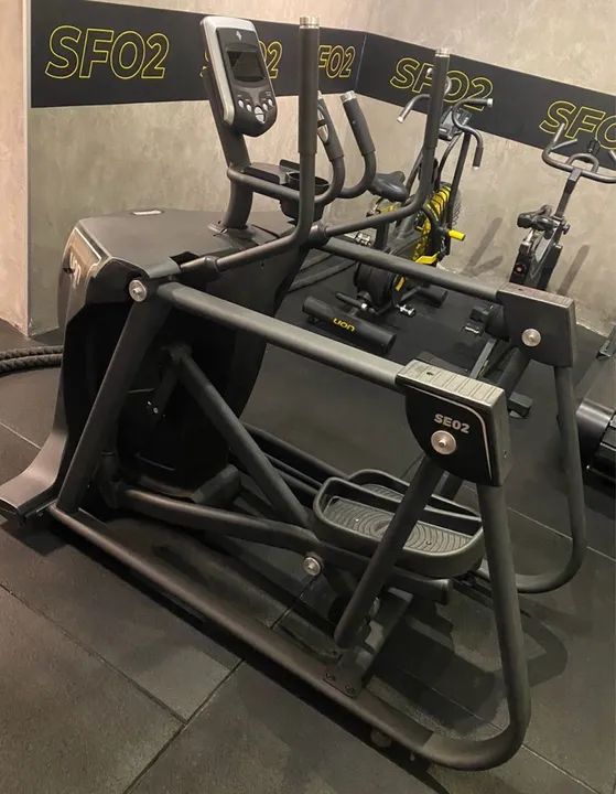 Elíptico Profissional Lion - Seminovo  - Foto 5