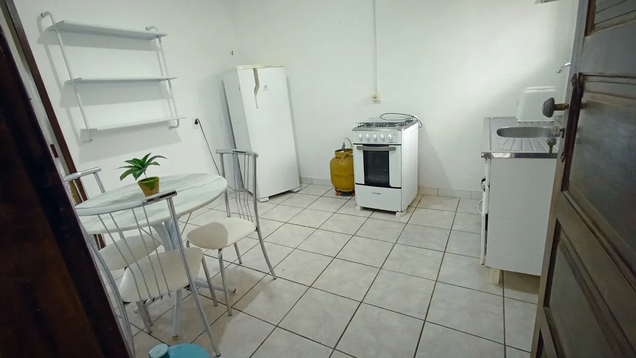 Alugo kitnets na Boa Vista, próximo do Derby. Incluso água e energia.