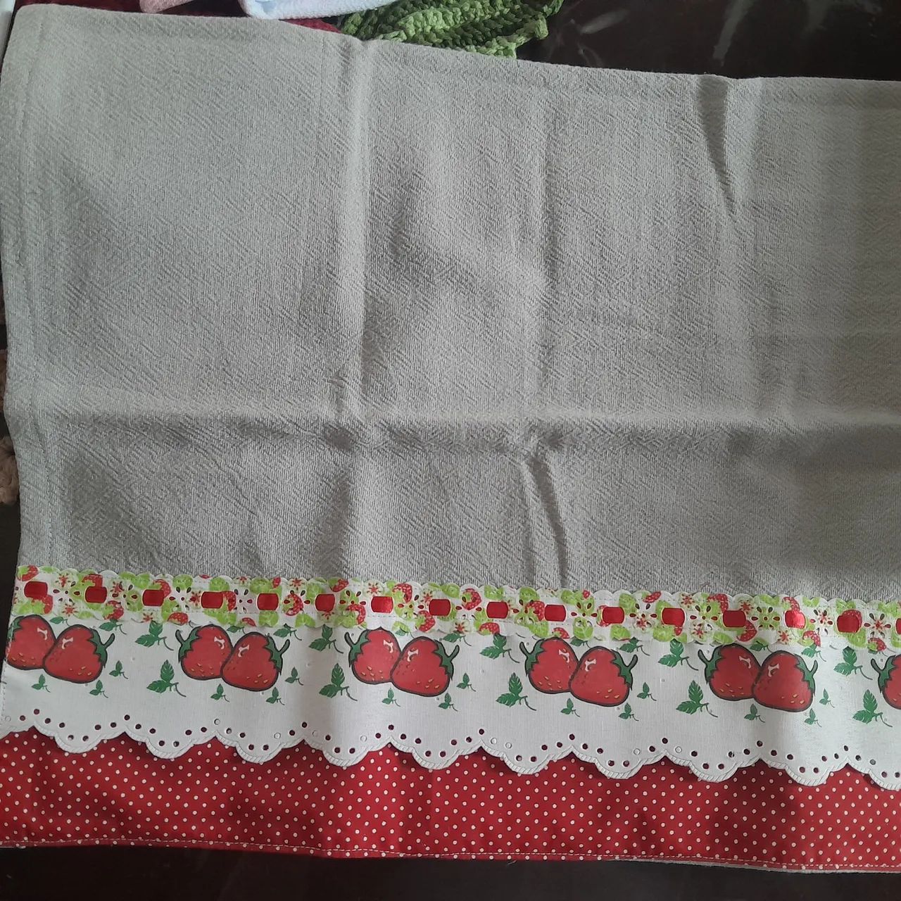 Toalha de Pano de Prato Decorada com Detalhes de Bordado - Foto 5