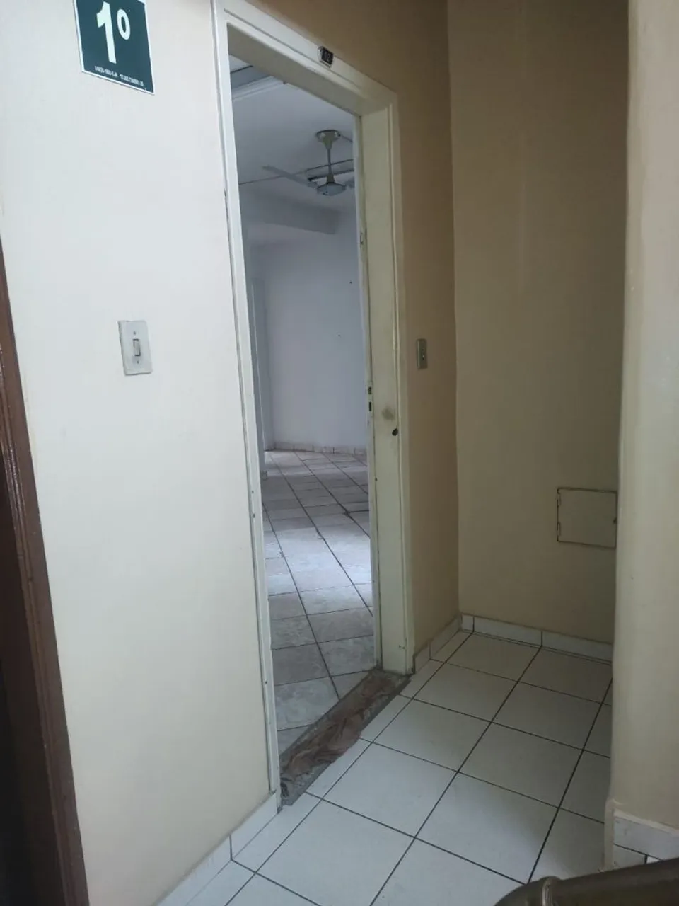 Aluga-se apartamento