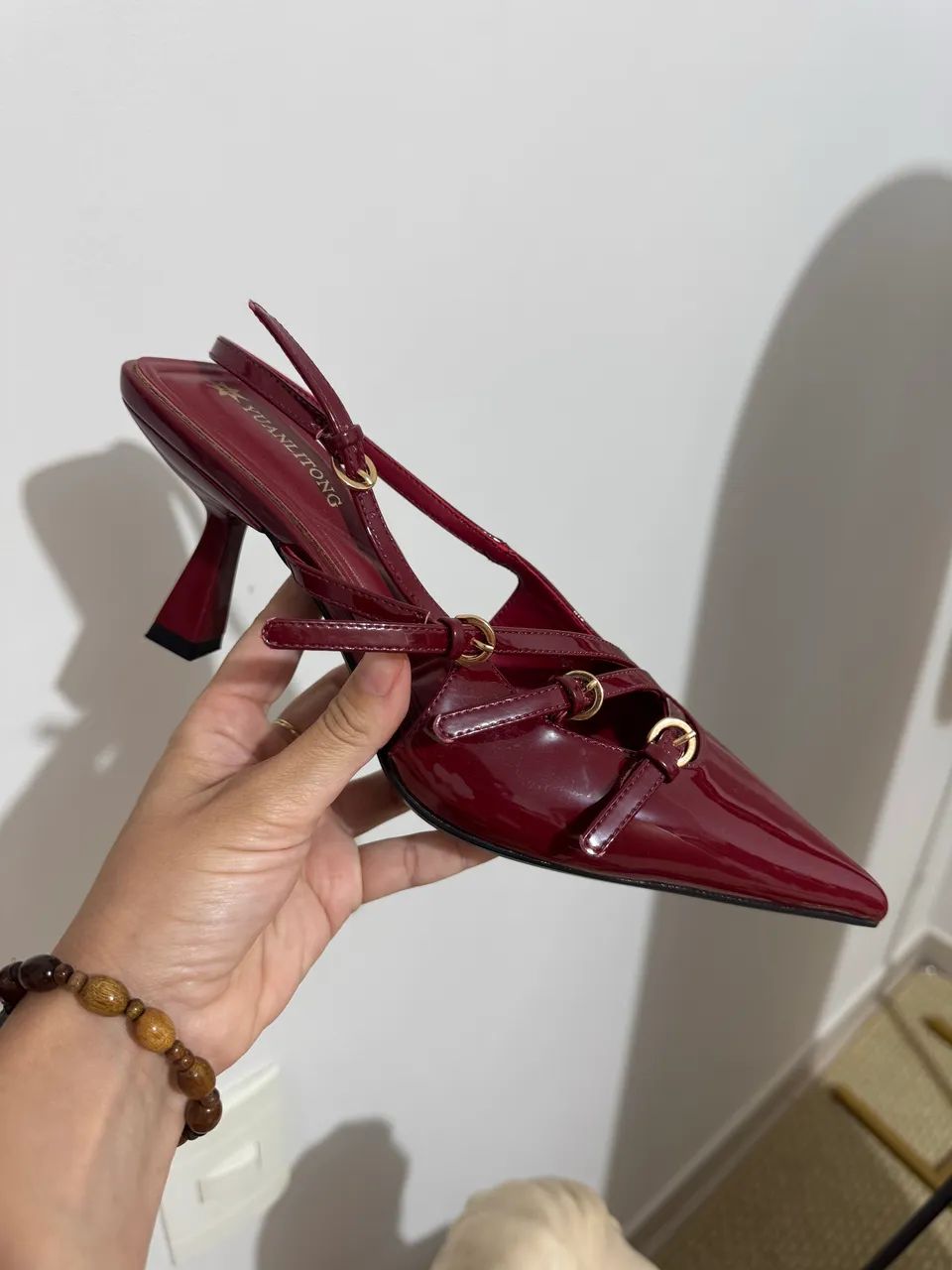 Scarpin, vermelho, tamanho 36. Salto 4 cm. Novo. A cor do verão. 