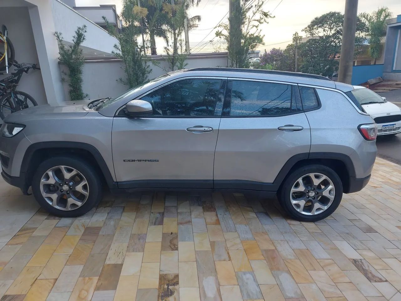 Jeep Compass Longitude 2.0 4X2 Flex 16V Aut. 2020 - Foto 2