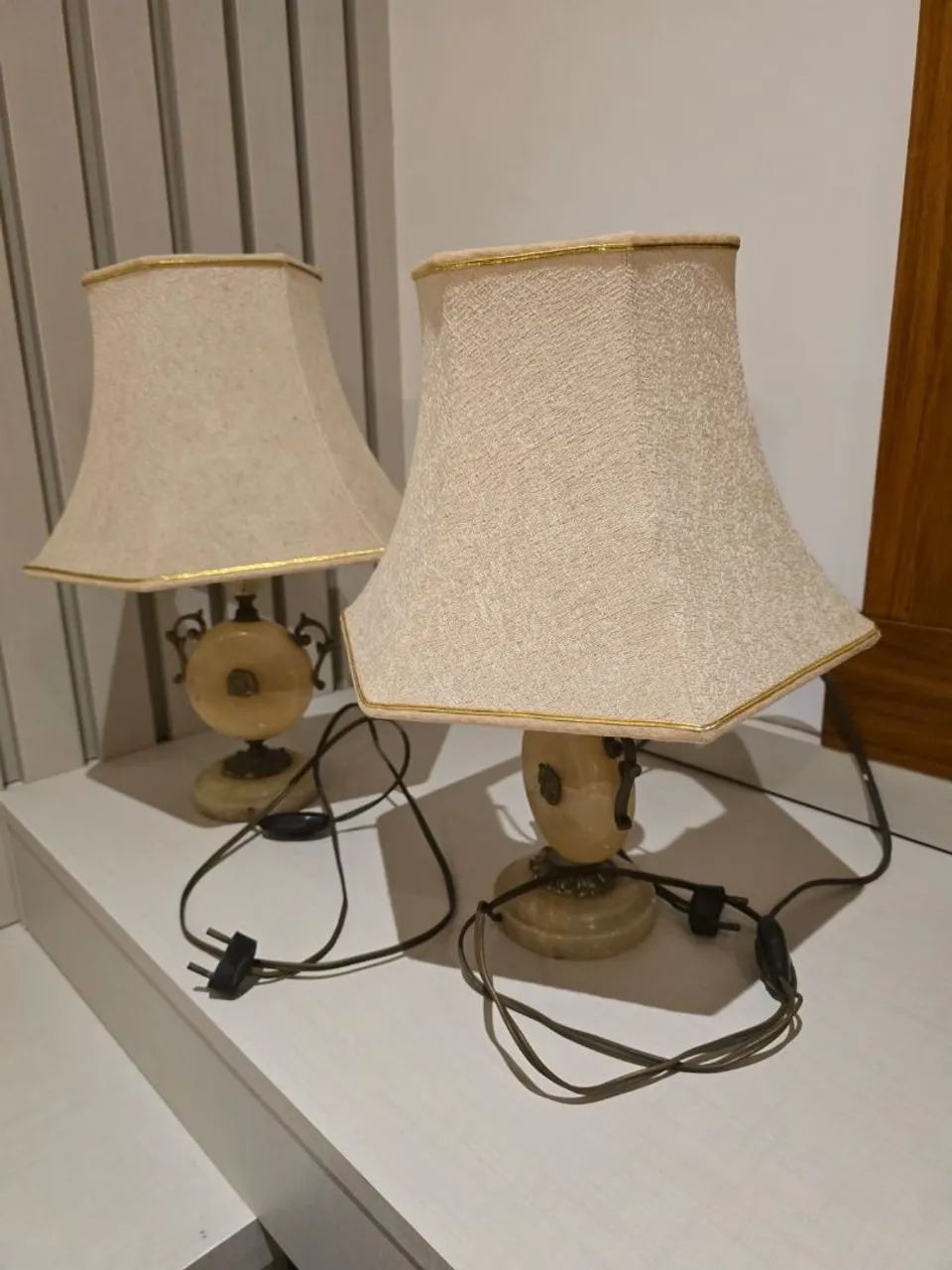 Abajures Clássicos com Cúpula Bege