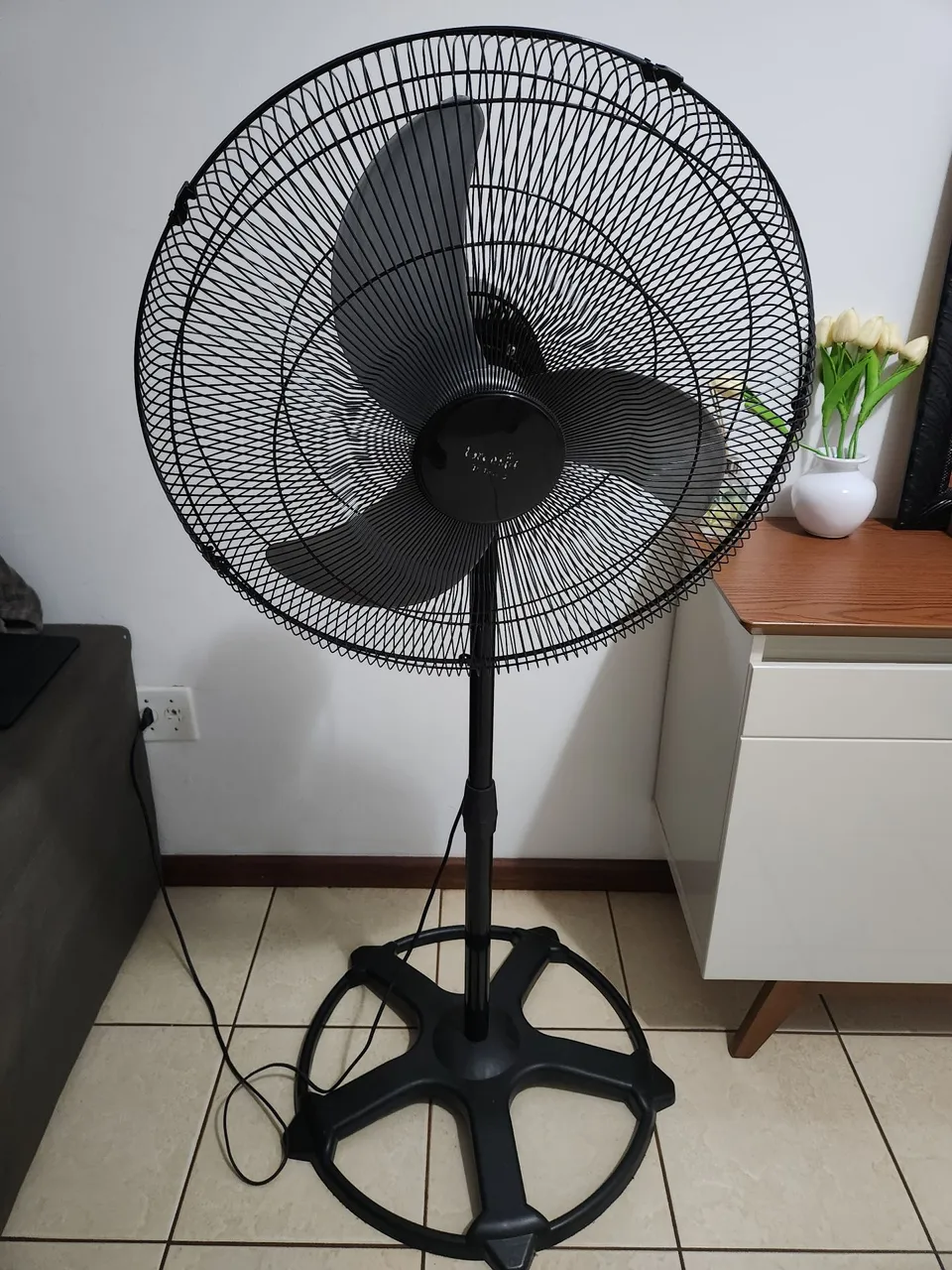 Ventilador de Coluna Preto - Ótimo Estado