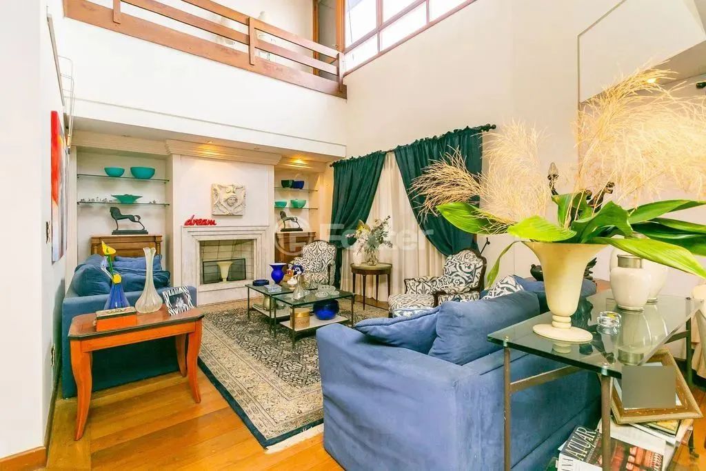 Duplex para venda tem 604 metros quadrados com 4 quartos em Independência - Porto Alegre -