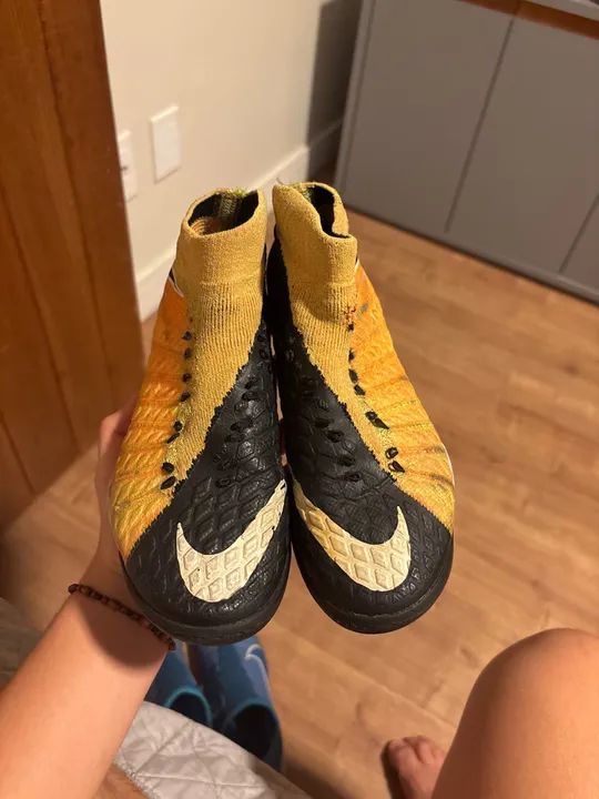chuteira profissional hypervenom tamanho 35 - Foto 2