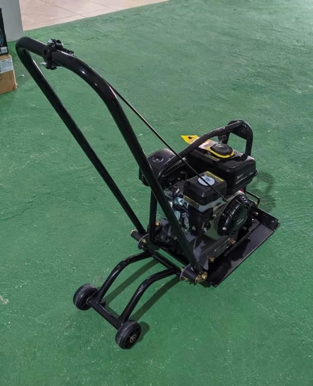 Placa Vibratória Compactadora Profissional a Gasolina 6.5hp - Toyama - Foto 5