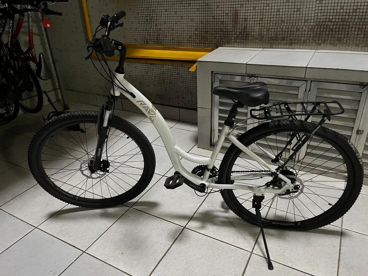 Vendo bicicleta Aro 29 Alumínio Rava semi nova (usada 5x) com cesta e sino - Foto 3