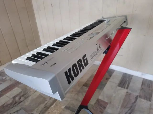 Korg Triton LE 61 Com Case de Alumínio Semi Novo Apenas usado em