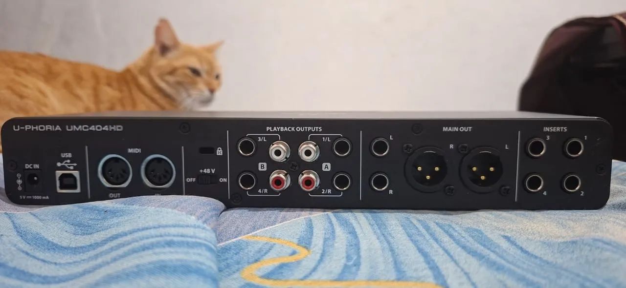 Interface de áudio Behringer U-Phoria UMC404HD         - Foto 2