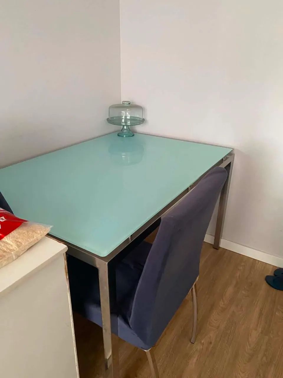 Mesa de vidro com 4 cadeiras 