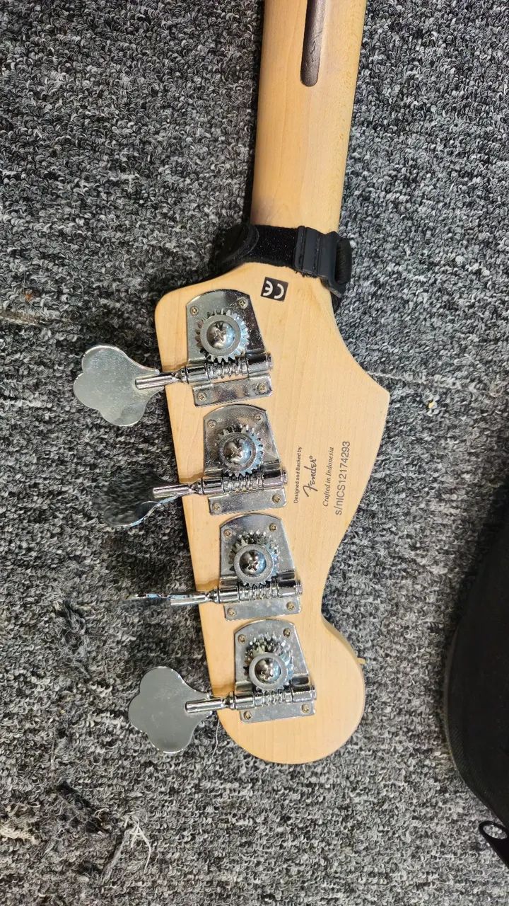 baixo fender squier vintage modified jazz bass