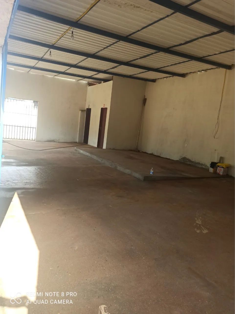 VENDE-SE GALPÃO COM ESCRITÓRIO GRANDE - 2 BANHEIROS - Foto 3