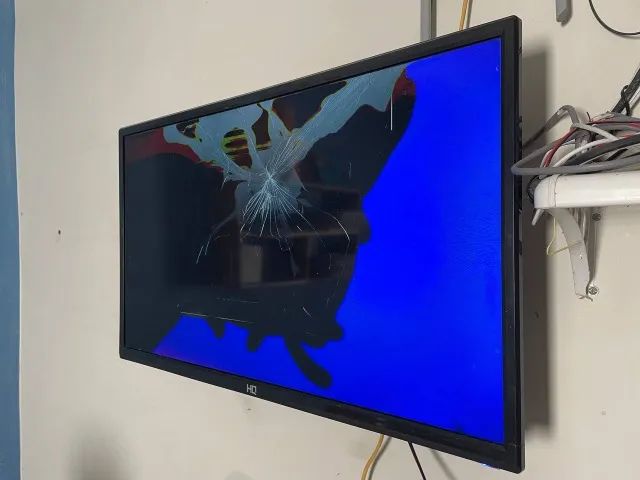TV HQ 32 polegadas com defeito na tela