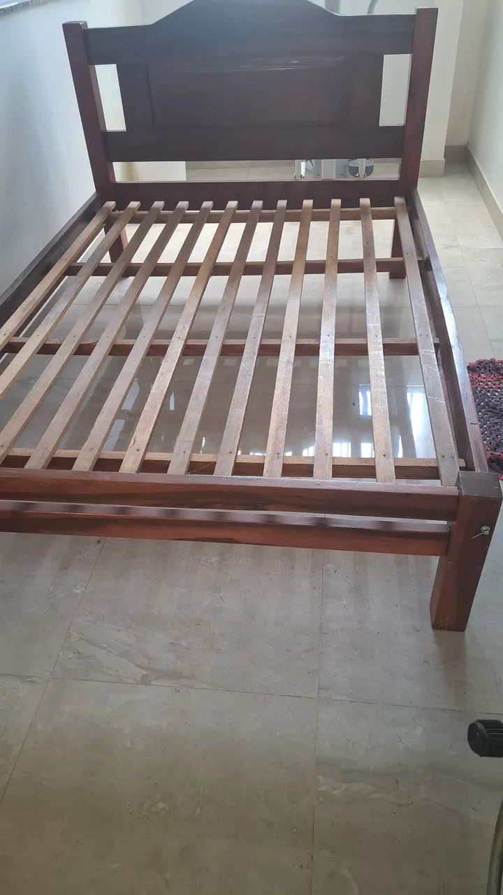 Cama casal de madeira ( usada) 