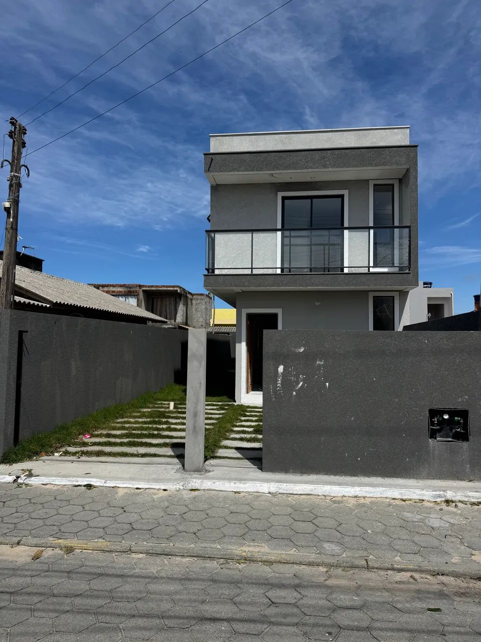 Vende-se Linda Casa-Sobrado Direto com proprietário 