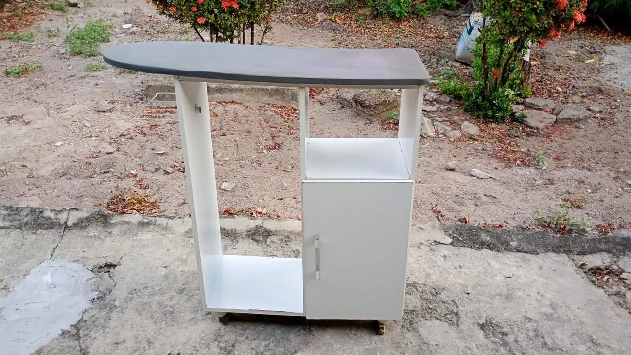 Vendo mesa passar roupa bom estado  - Foto 4