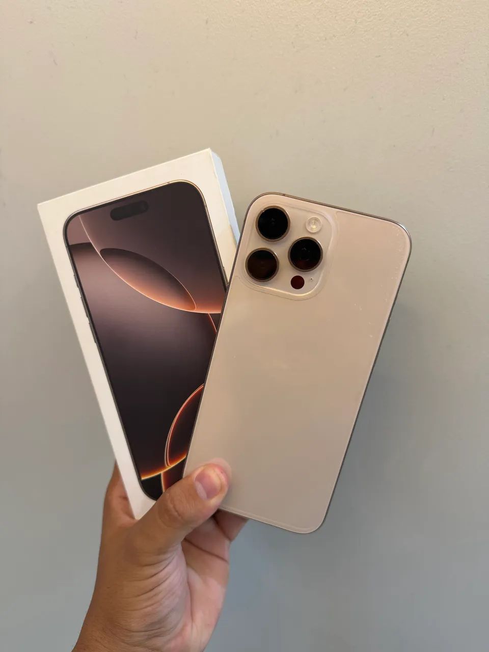 iPhone 16 pro Max dourado  - Foto 2