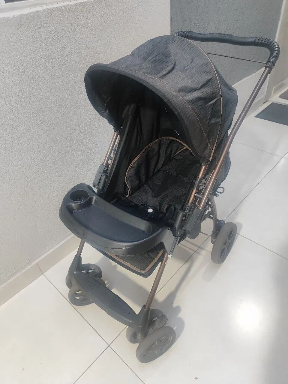 Vendo carrinho de bebê super conservado  - Foto 2