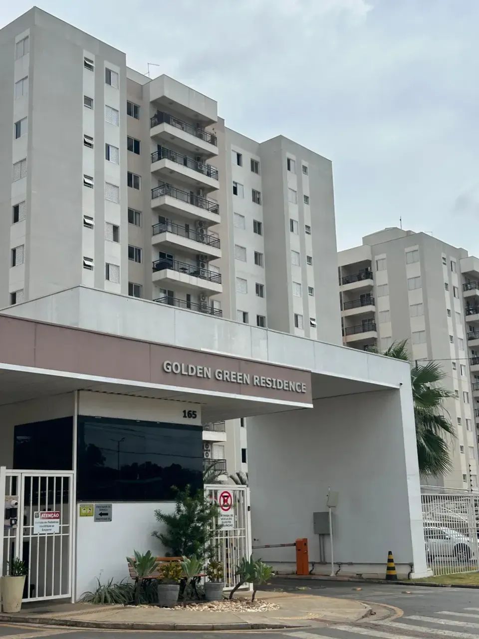 Apartamento para alugar com armários planejados e 3 quartos sendo 1 suíte