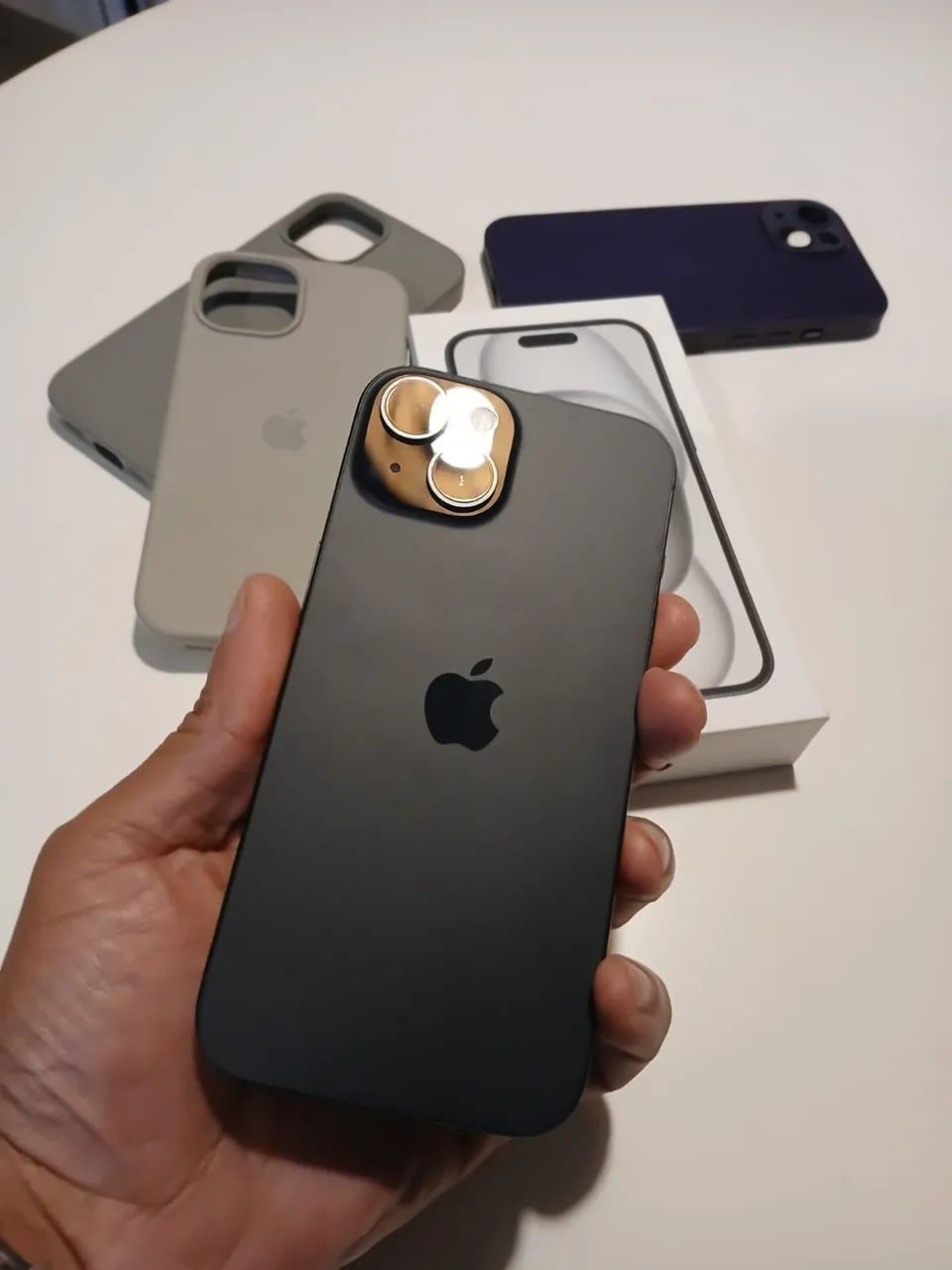 iPhone 15 256GB praticamente novo sem detalhes 